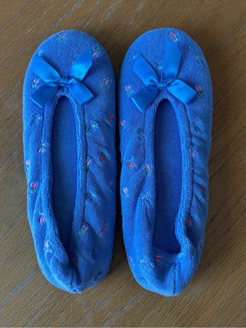 Cozy Vibe Isotoner Periwinkle Blue Floral Embroidered Terry Ballerina Slippers